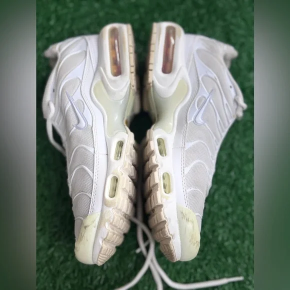 Nike Air Max Plus
White Pure Platinum‎ (Women's) Size 8 - Picture 7 of 8